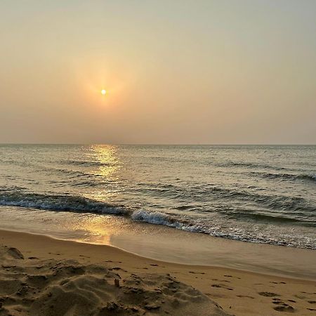 Ocean Breeze Hotel Residencies Britlanka Apartments Negombo Exterior foto