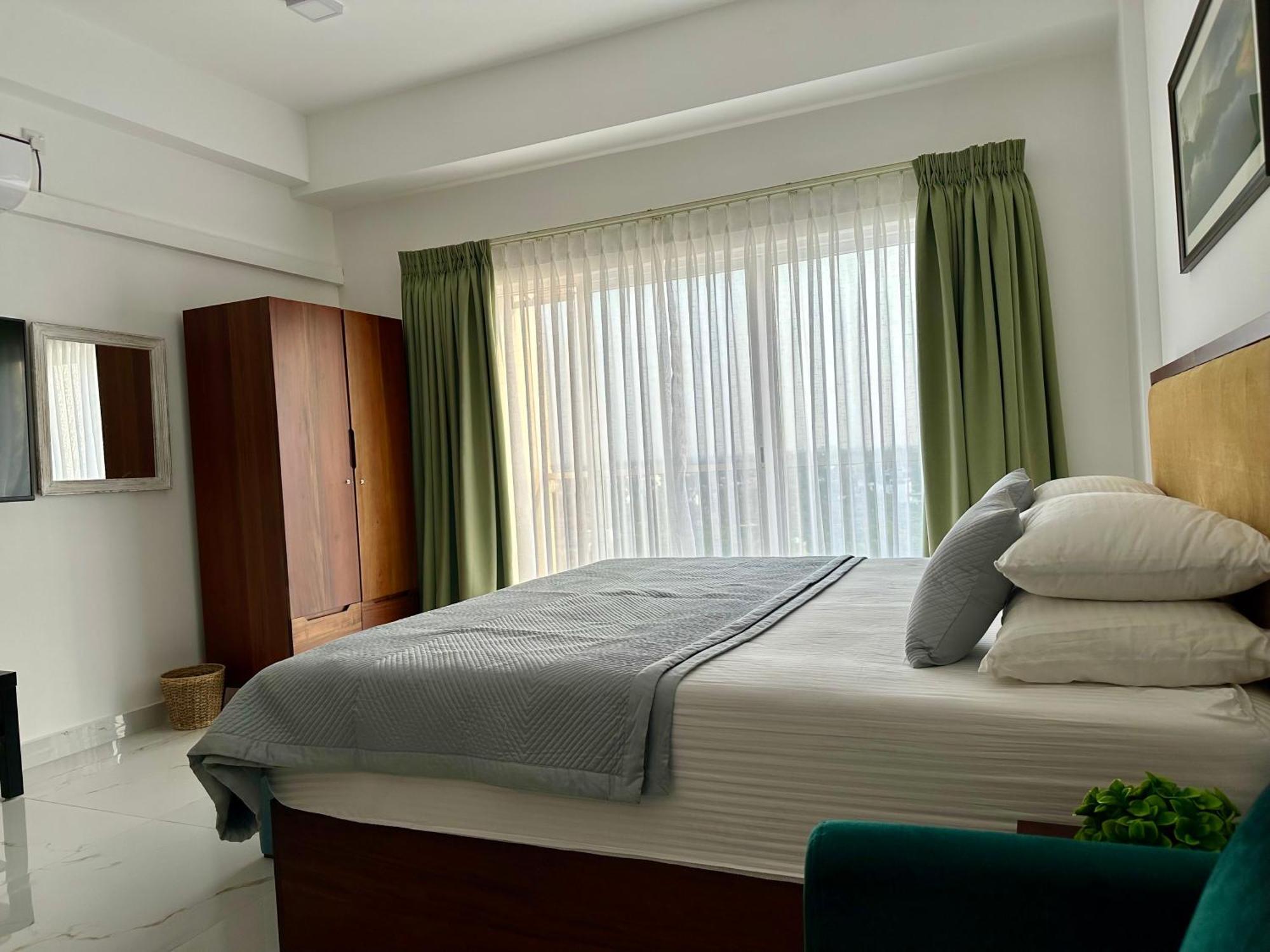 Ocean Breeze Hotel Residencies Britlanka Apartments Negombo Exterior foto