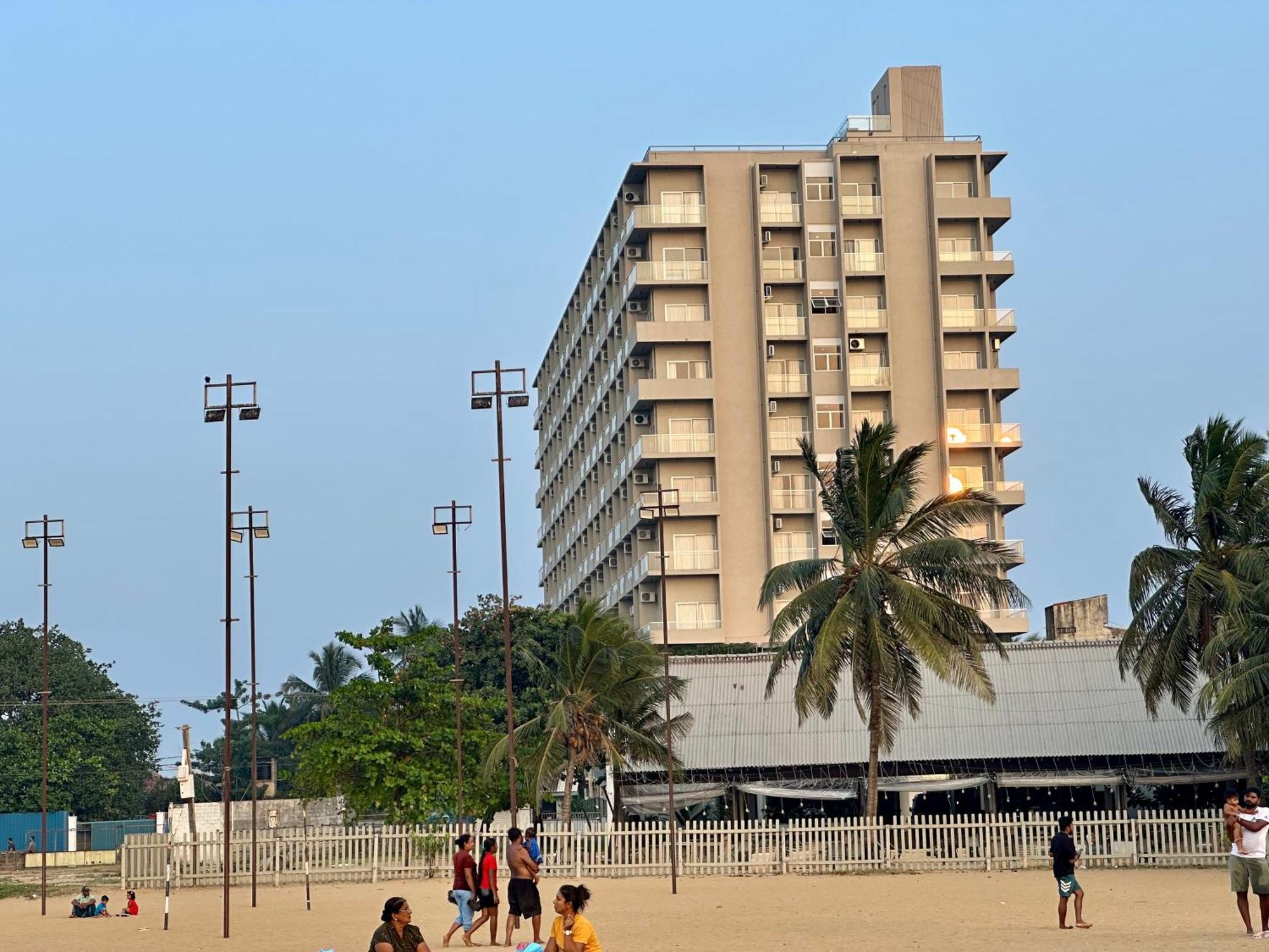 Ocean Breeze Hotel Residencies Britlanka Apartments Negombo Exterior foto