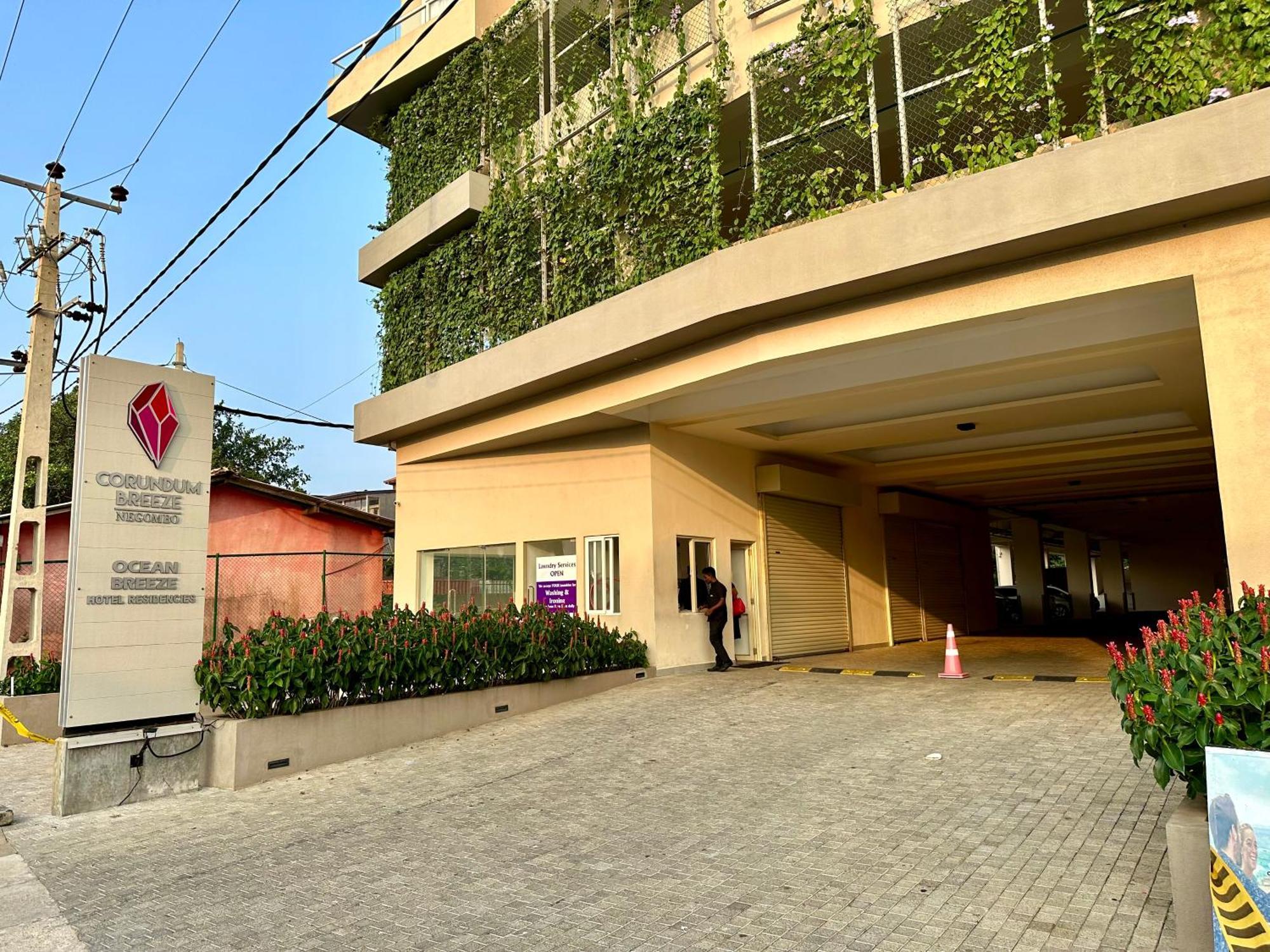 Ocean Breeze Hotel Residencies Britlanka Apartments Negombo Exterior foto