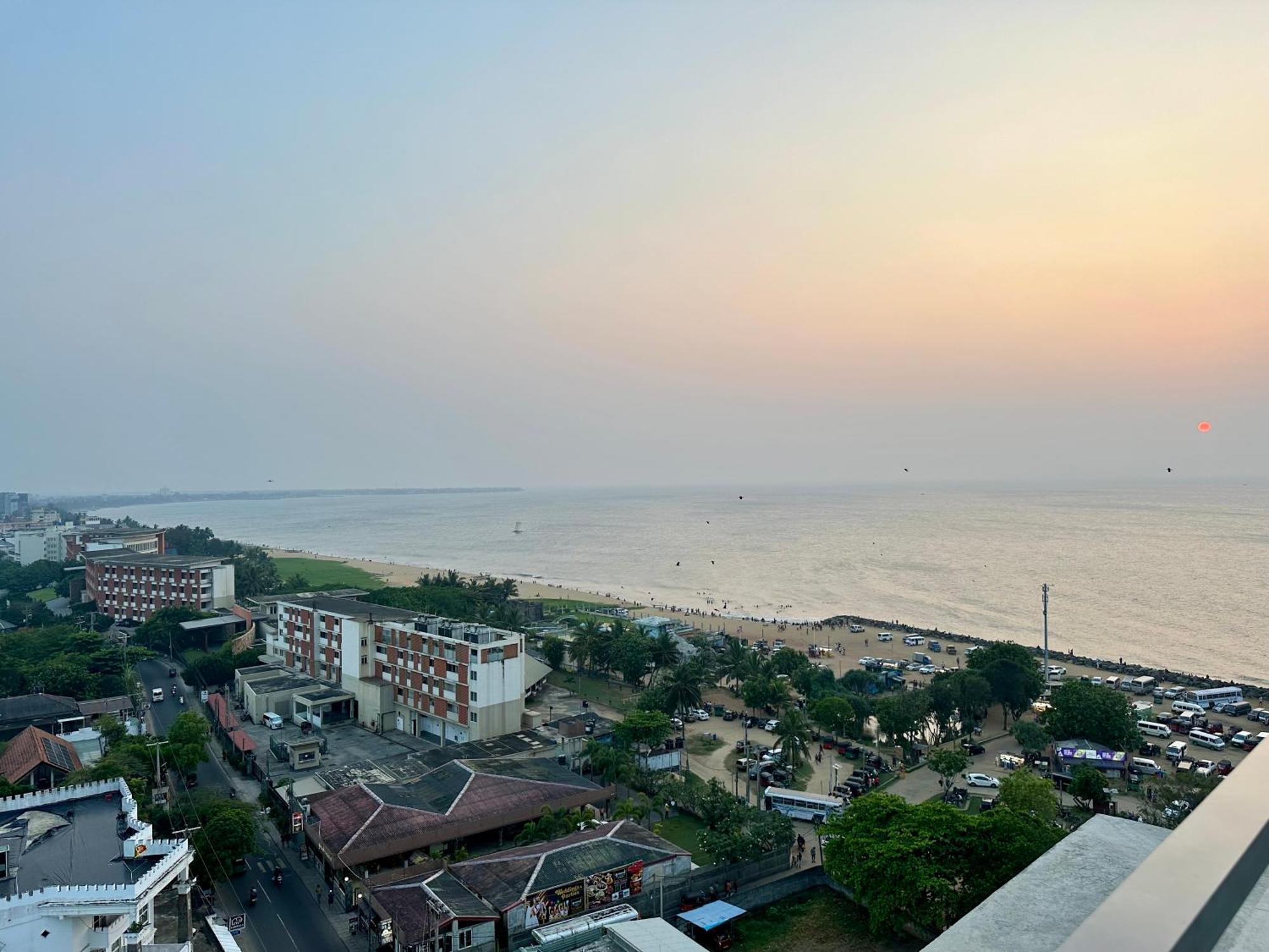 Ocean Breeze Hotel Residencies Britlanka Apartments Negombo Exterior foto
