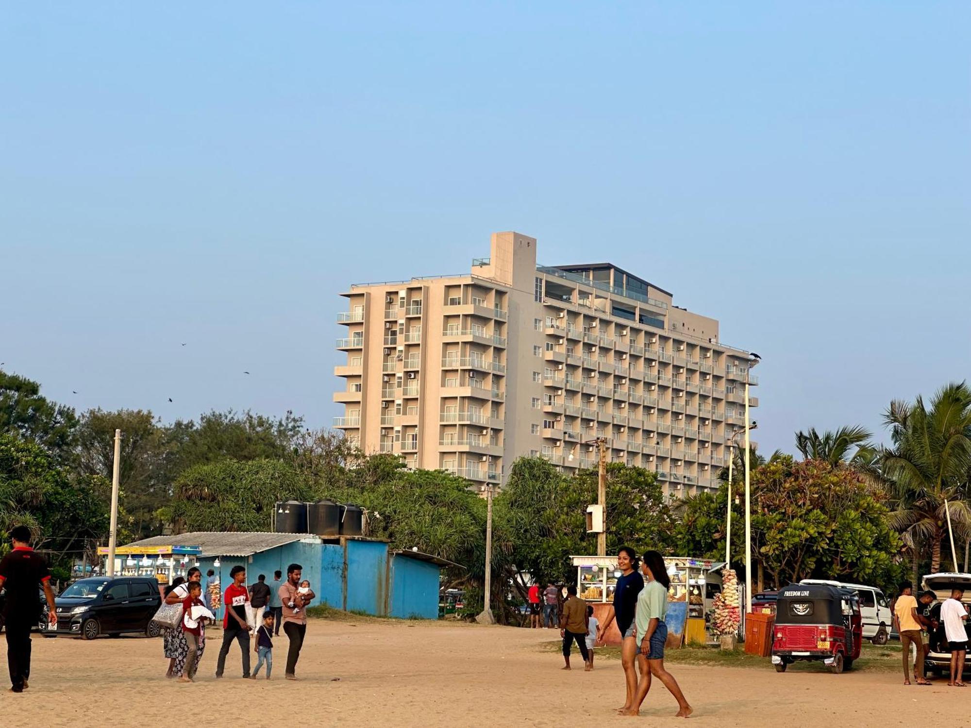 Ocean Breeze Hotel Residencies Britlanka Apartments Negombo Exterior foto