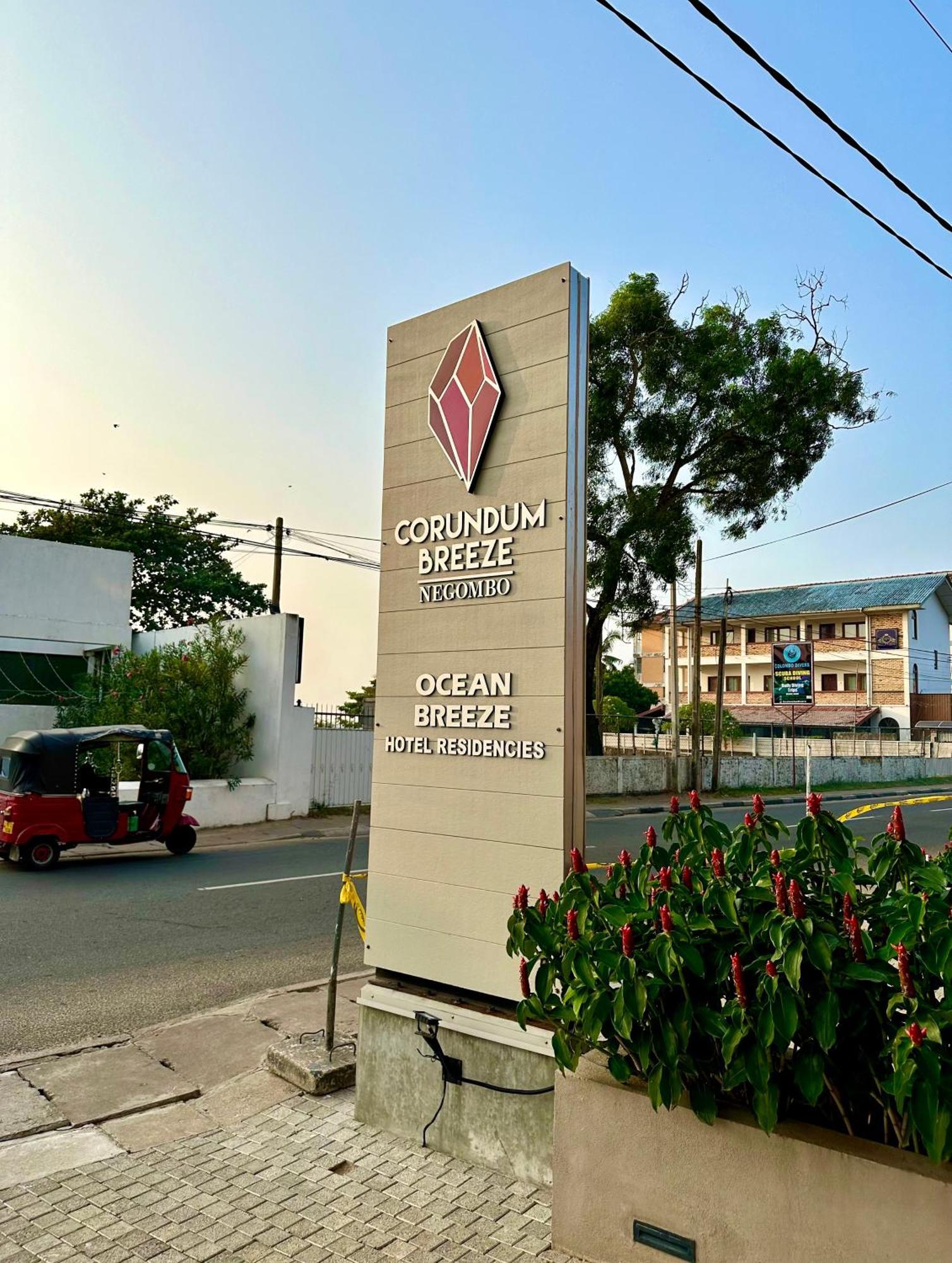 Ocean Breeze Hotel Residencies Britlanka Apartments Negombo Exterior foto