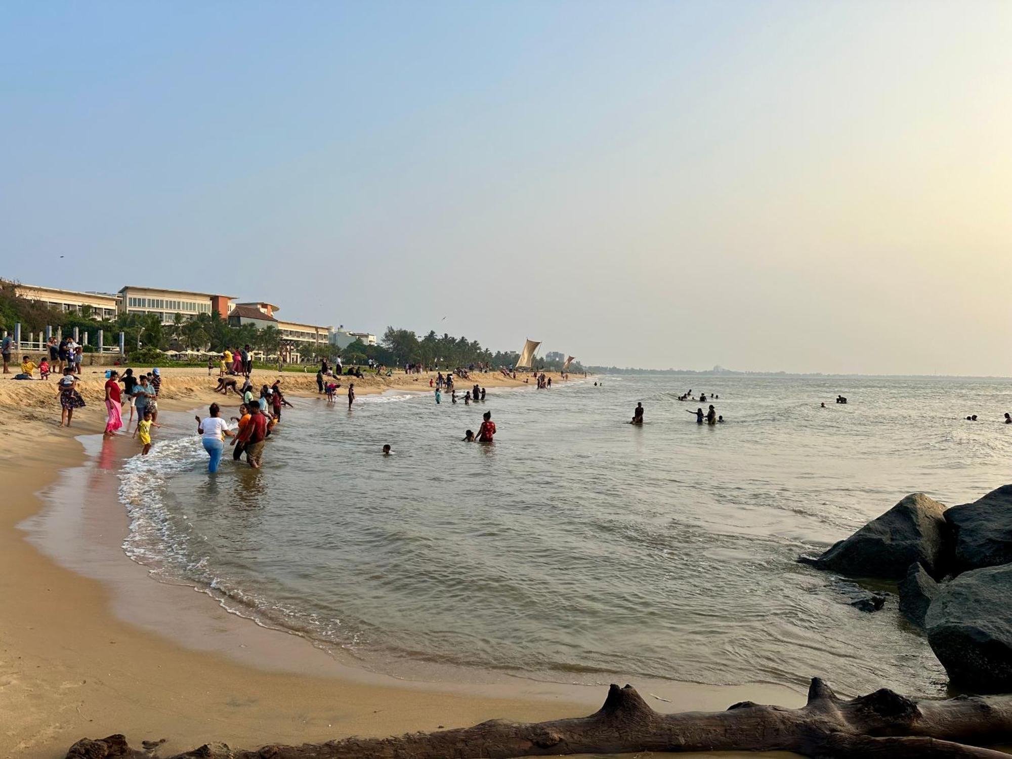 Ocean Breeze Hotel Residencies Britlanka Apartments Negombo Exterior foto